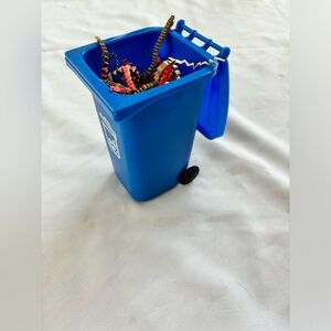 Novelty/ White Elephant Gift Trash Bin Pencil Holder in Blue OS